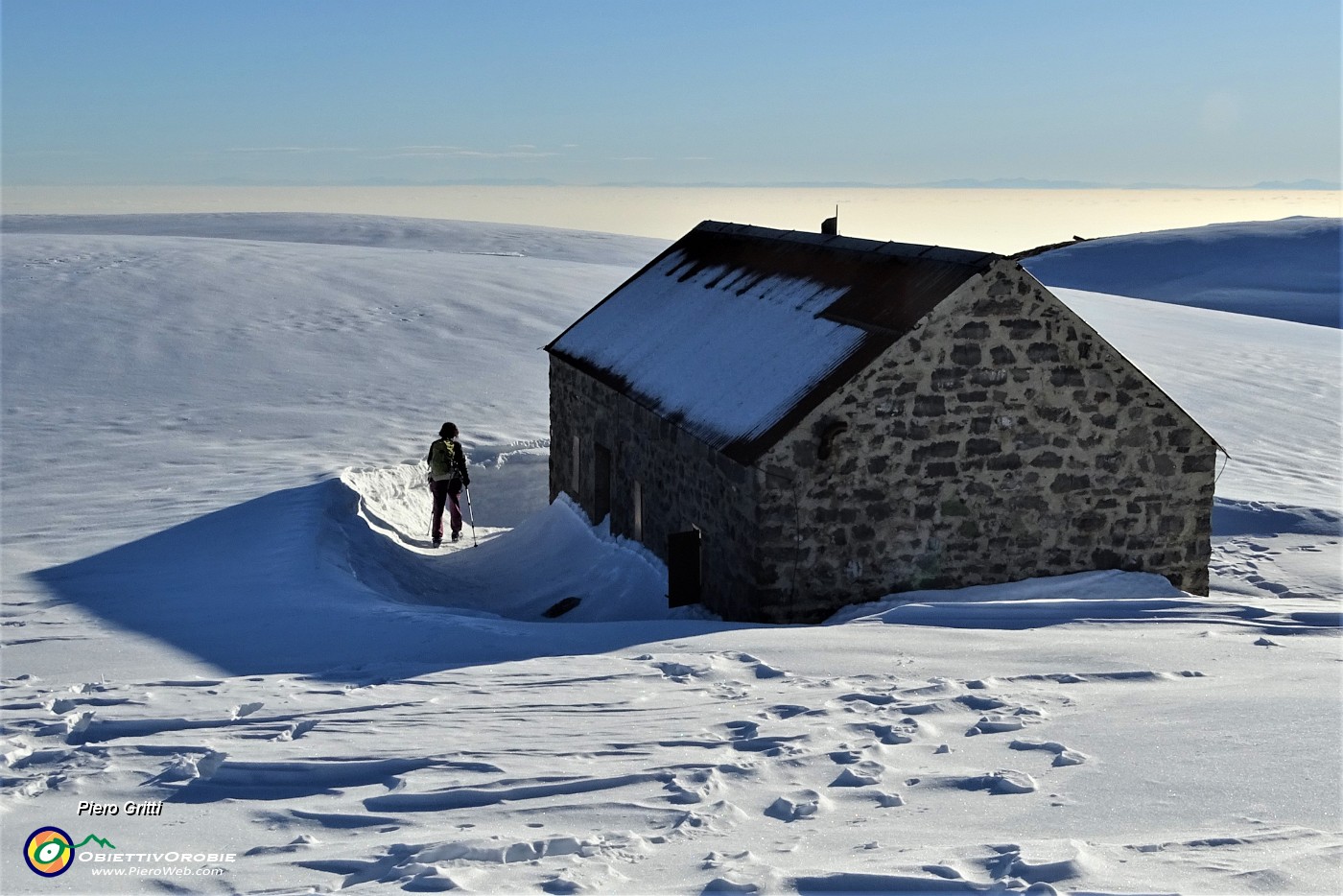 50 Seguendo grosso modo il sent. 101 passiamo alla Baita Caretondo (1869 m) .JPG
